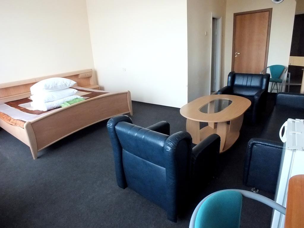 Motelis Jonuciai Garliava Zimmer foto
